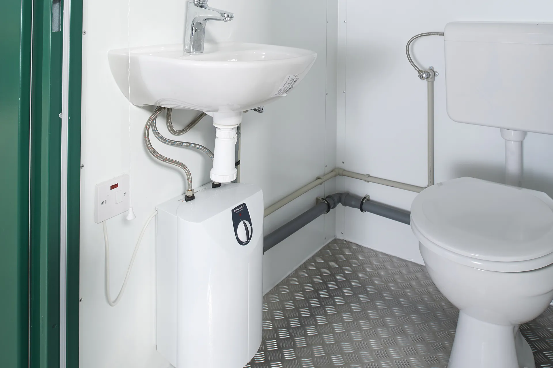 1+1 double mains toilet 8ft x 5ft (green) 1+1 double mains toilet 8ft x 5ft (green)