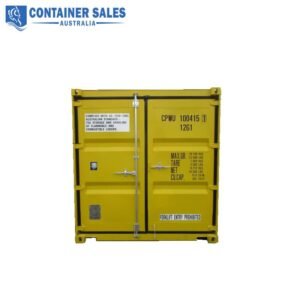 Yellow shipping container doors with vertical locking bars; labels show weight data and forklift-entry prohibition; logo watermark in top-left corner.