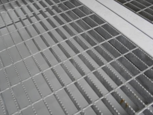 20Ft X 8Ft Open Side Bunded Open Mesh Floor Store 3 20Ft X 8Ft Open Side Bunded Open Mesh Floor Store - Image 3